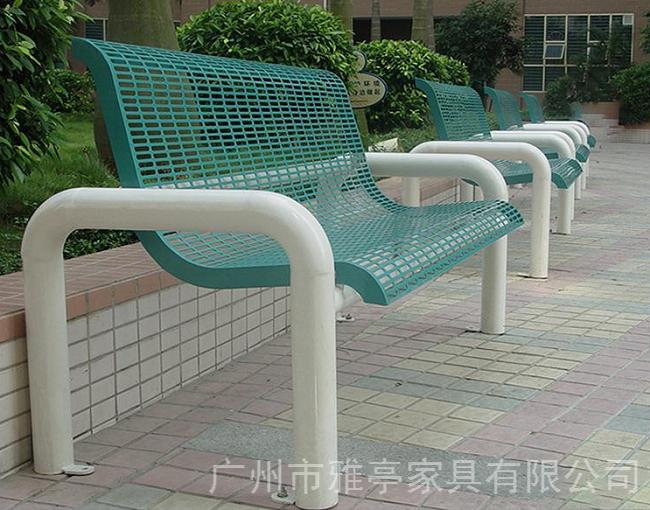怎么选择冲孔钢板休闲椅？