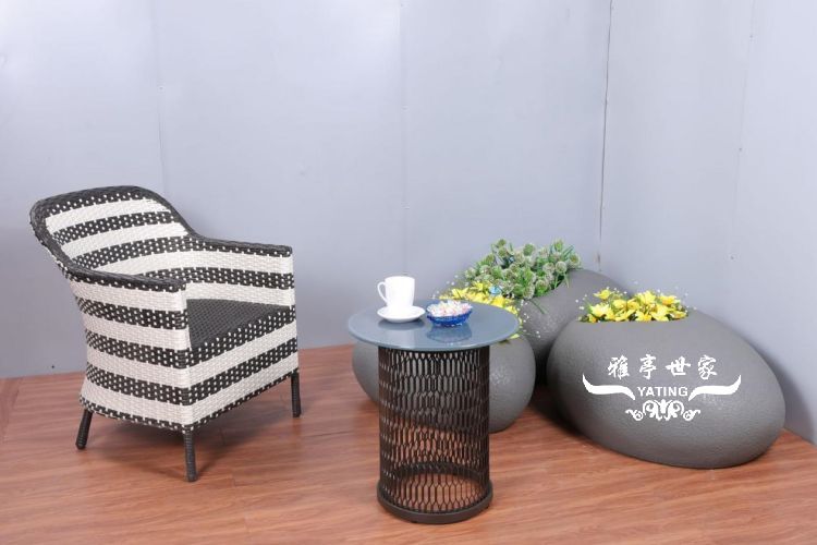 藤编桌椅组合YT-01683 应用效果展示