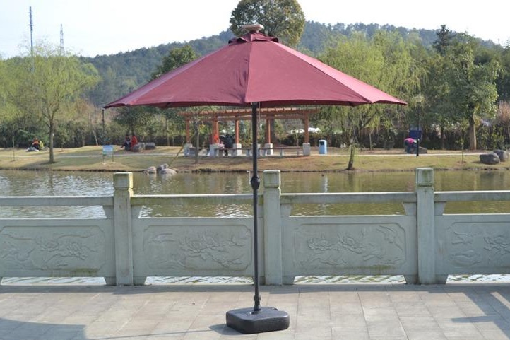 太阳能中柱伞YT-524-3U 应用效果展示